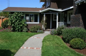 front-entry-walkway-genevieve-schmidt-landscape-design-and-fine-maintenance_3345